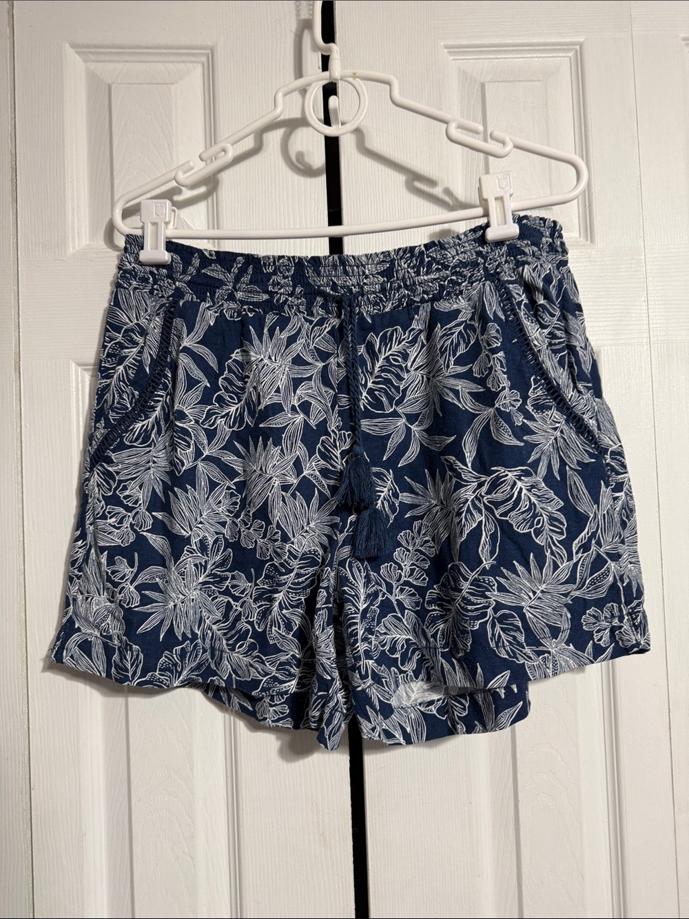 Briggs New York linen blend leaf print shorts size LARGE